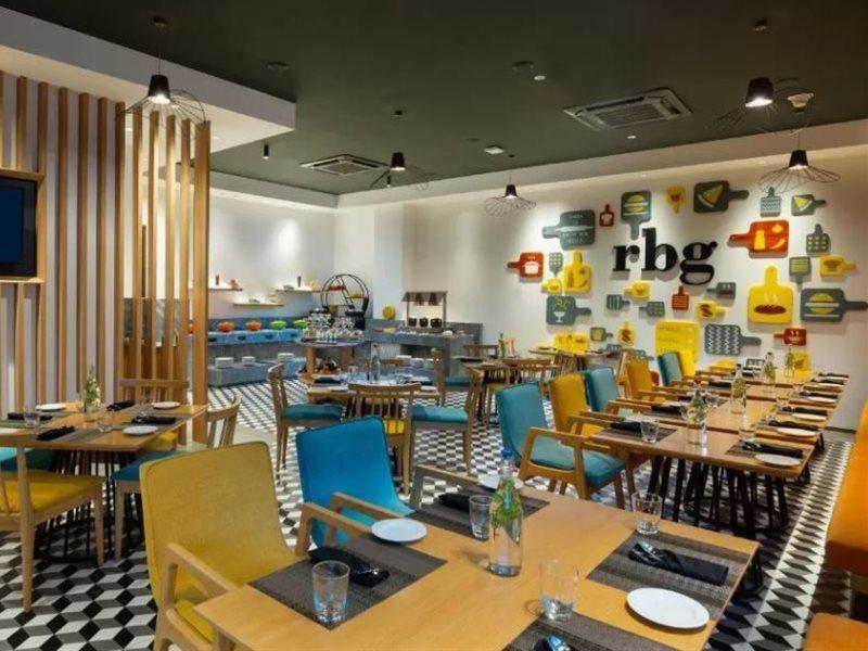 Park Inn By Radisson Gwalior Esterno foto