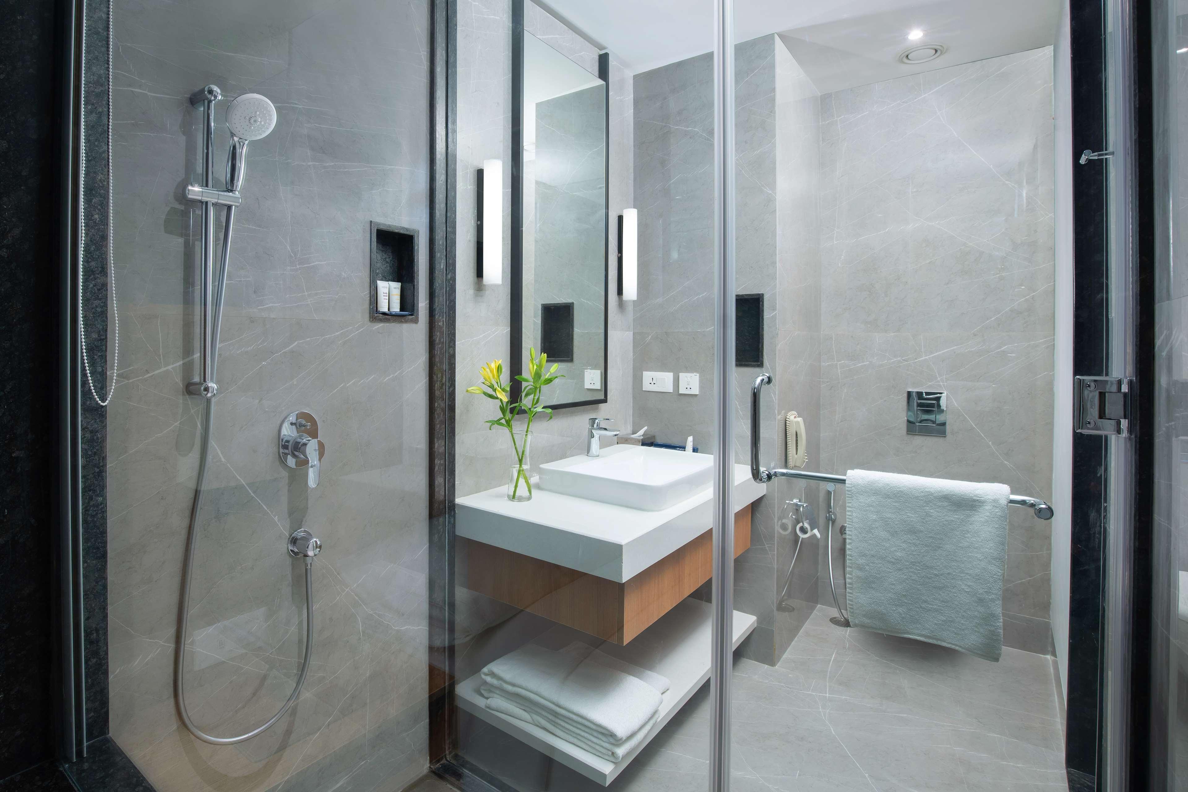 Park Inn By Radisson Gwalior Esterno foto