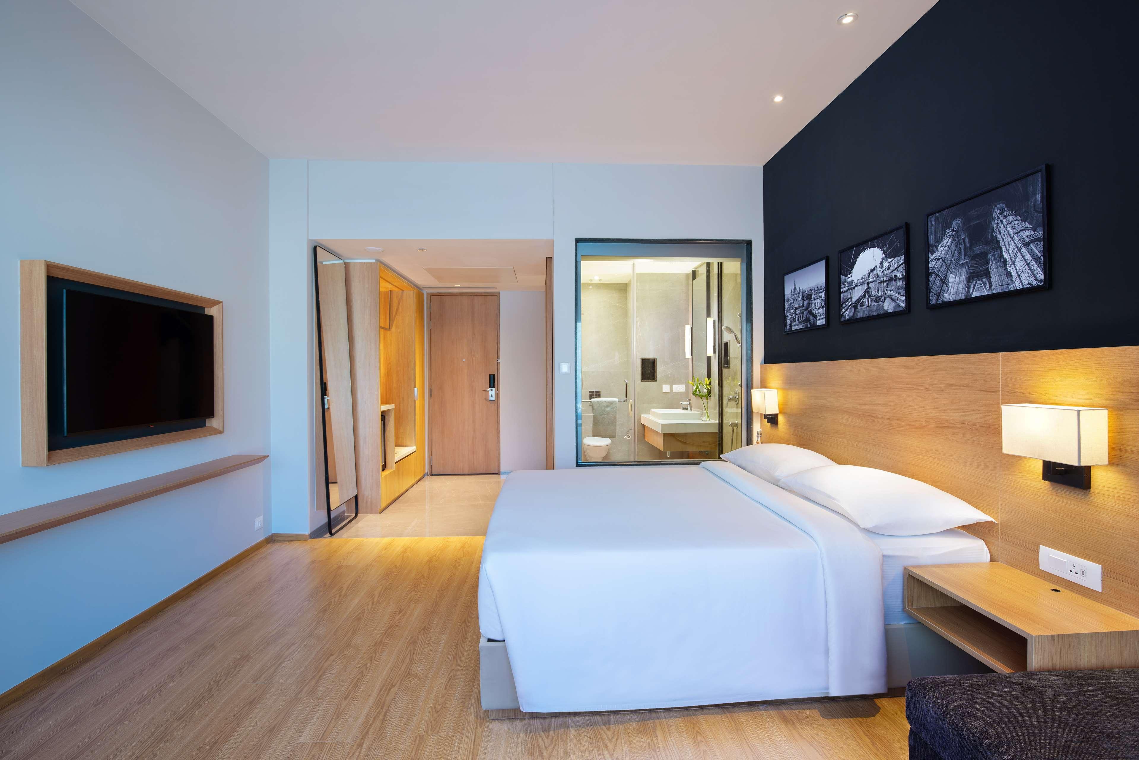 Park Inn By Radisson Gwalior Esterno foto