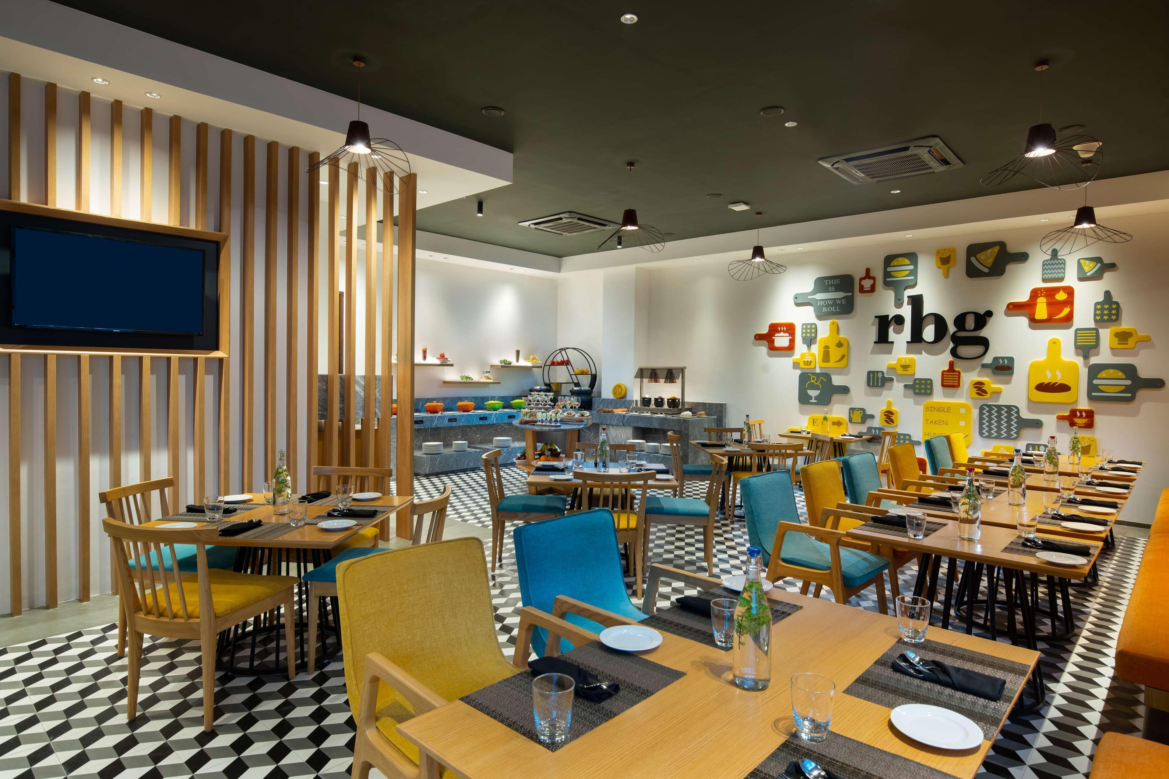 Park Inn By Radisson Gwalior Esterno foto